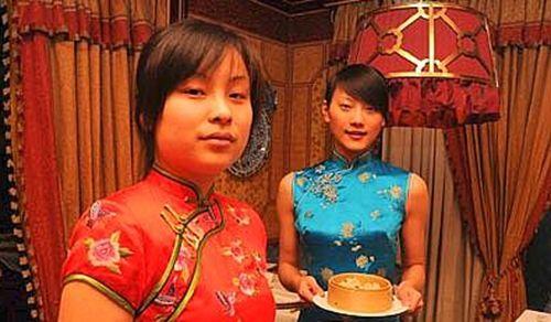 中國僑網(wǎng)意大利米蘭中餐館服務員,。(圖片來源:意大利歐聯(lián)網(wǎng))