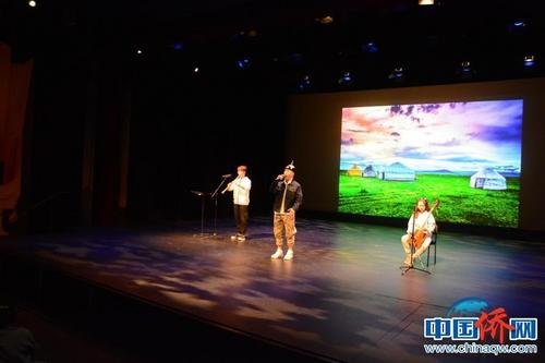 中國僑網(wǎng)圖為巡演團(tuán)大學(xué)生演員在緊張彩排,。 中央民族大學(xué)供圖 劉佳攝