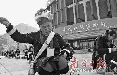 中國僑網(wǎng)瑤繡是連南瑤族婦女特有的一種傳統(tǒng)手藝,。南方日?qǐng)?bào)記者 黃津 攝