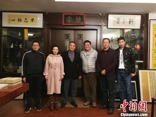 中國(guó)僑網(wǎng)香港知名導(dǎo)演高滿鍇先生(右三)到訪福清黃檗文化促進(jìn)會(huì)。 陳芝寬 攝