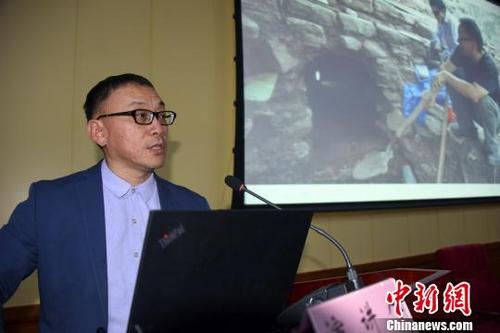 中國僑網(wǎng)李新偉研究員介紹“洪都拉斯瑪雅文明科潘遺址8N-11號貴族居址”考古項目成果?!O自法 攝