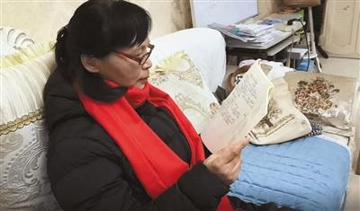 中國僑網(wǎng)60歲的師娘正在看書,。新京報(bào)記者 吳靖 攝