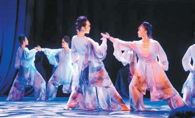 中國僑網(wǎng)河南歌舞演藝集團舞蹈團演員表演《太極印象》