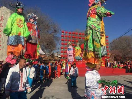 中國僑網(wǎng)圖為腦閣現(xiàn)場(chǎng),?!埇| 攝