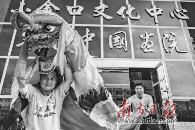 中國僑網(wǎng) 惠州小金口麒麟隊隊長曾燕青,。南方日報記者 王昌輝 攝