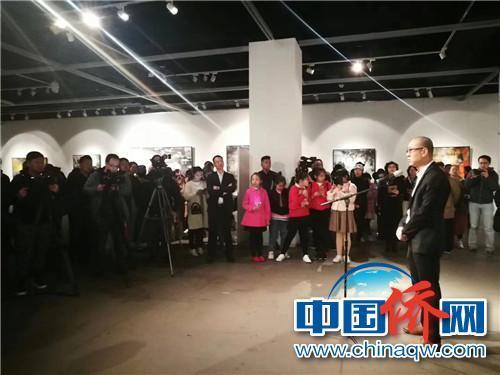 中國(guó)僑網(wǎng)天津美術(shù)館館長(zhǎng)馬馳致辭,。(承辦方供圖)