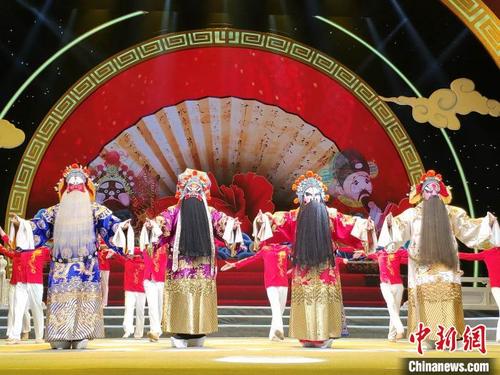中國僑網(wǎng)2020湖南戲曲春晚長沙上演。 王昊昊 攝