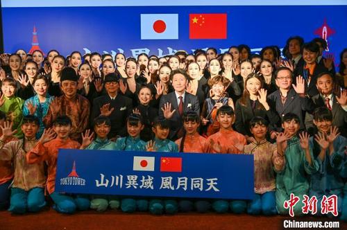 中國僑網(wǎng)日本松山芭蕾舞團到現(xiàn)場為中國加油,。 呂少威 攝