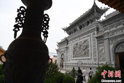 中國僑網(wǎng)圖為7月中旬,,臨夏磚雕作品,。 楊艷敏 攝