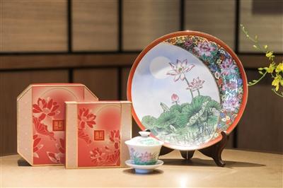 中國僑網(wǎng)許恩福大師廣彩藝術(shù)作品《月滿團(tuán)圓》