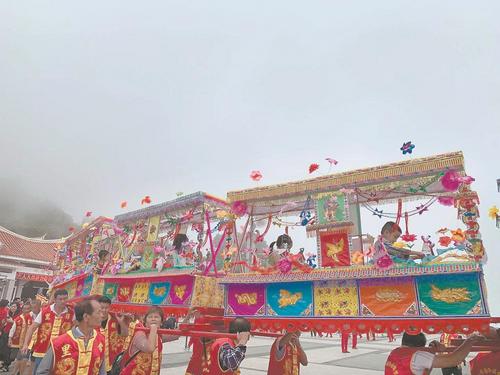 中國僑網(wǎng)圖為蜈蚣閣巡社,。