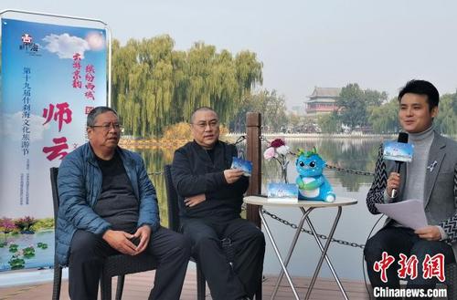 中國(guó)僑網(wǎng)著名學(xué)者及什剎海地區(qū)文化達(dá)人講述什剎海故事,。北京市西城區(qū)文化和旅游局供圖