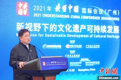 中國僑網(wǎng)故宮博物院學(xué)術(shù)委員會主任,、中國文物學(xué)會會長單霽翔在論壇上致辭?!£愺K旻 攝