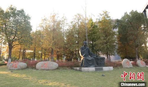 中國(guó)僑網(wǎng)浙江中醫(yī)藥大學(xué)校園一景,?!?yán)璐 攝