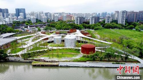 中國僑網航拍小河公園?!□U圣慧 攝